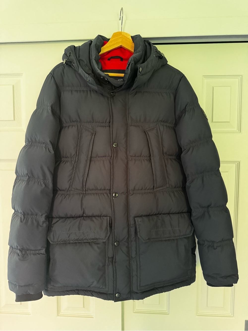 Tommy Hilfiger Men’s Down Puffer Winter Jacket Black Hooded Size S
